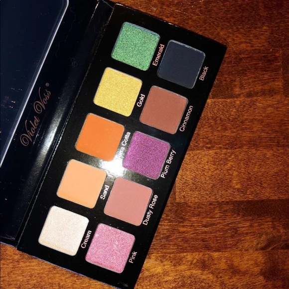 Makeup Bundle - Picture 3 of 8